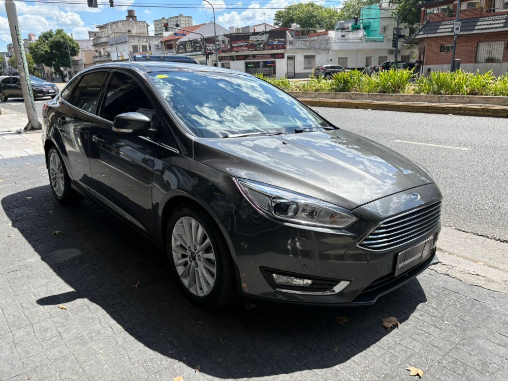Ford Focus III Titanium sedan — foto 17